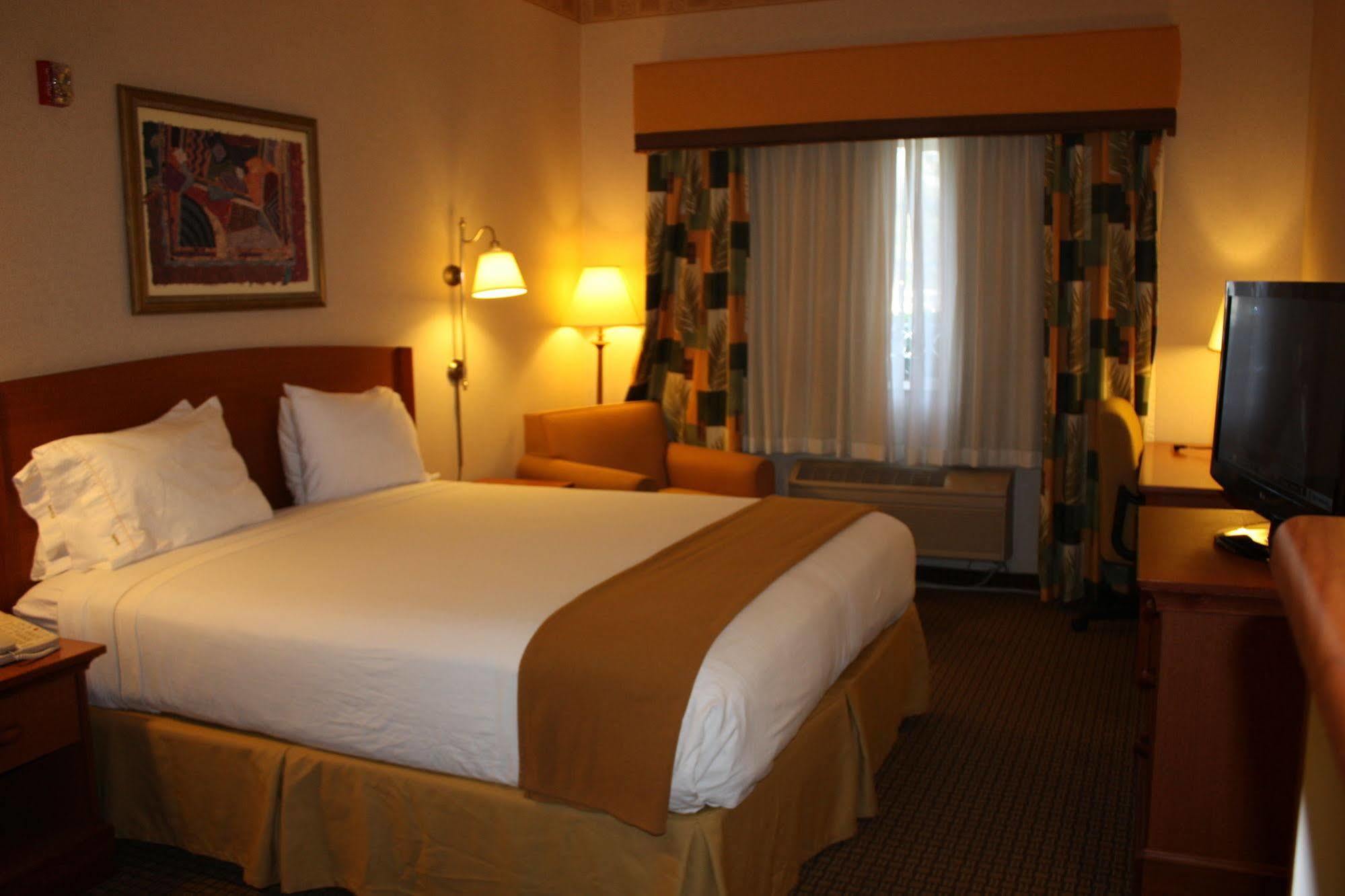Holiday Inn Express Madera By Ihg Dış mekan fotoğraf